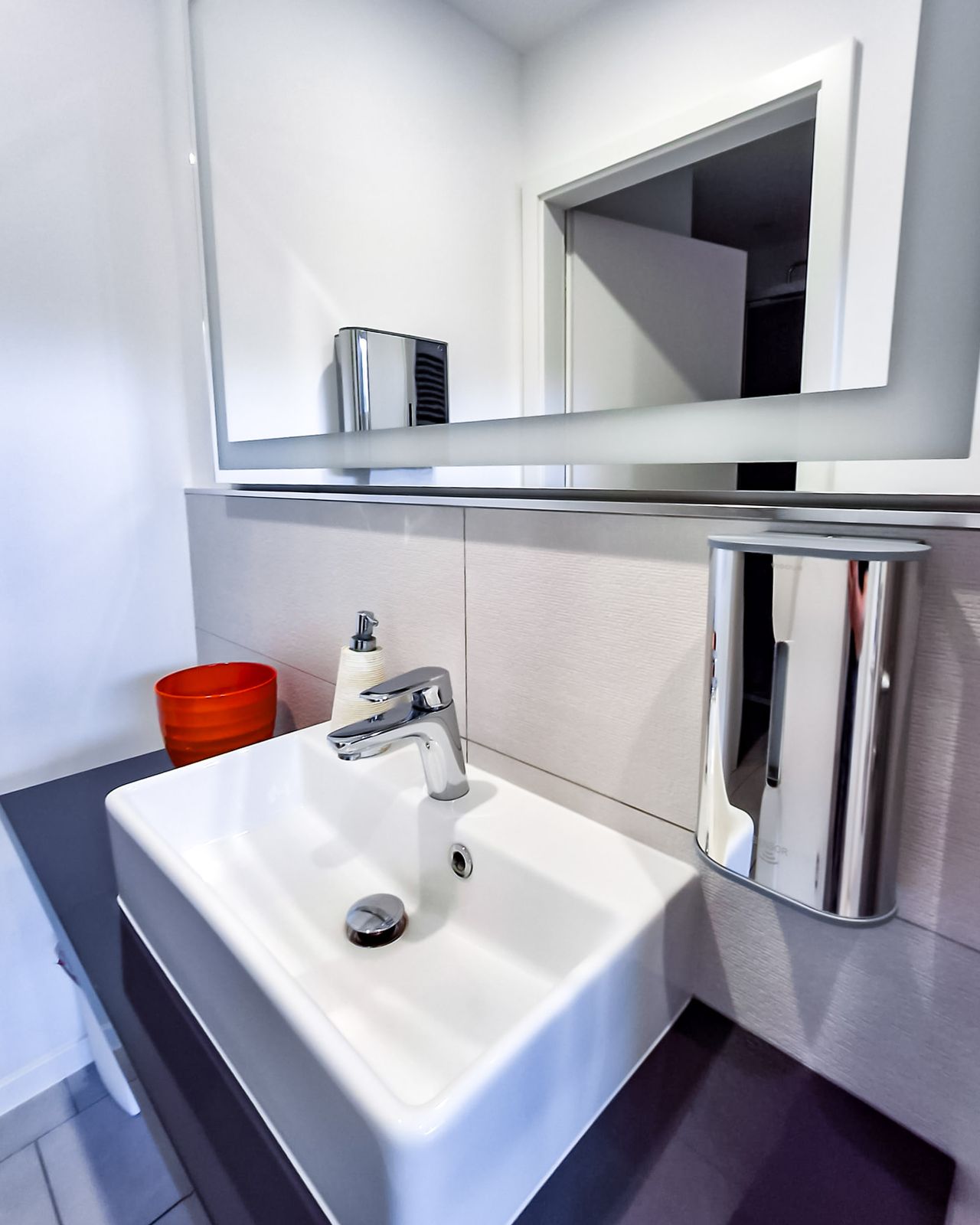 Lavabo di un bagno pulito